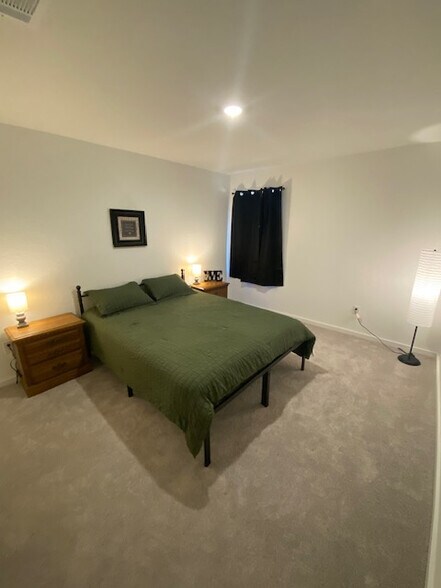 Building Photo - Room in House on Rawhide Rdg