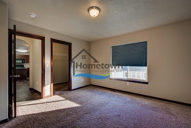 Building Photo - Spacious 4 bed 2.5 bath Home in Post Falls!