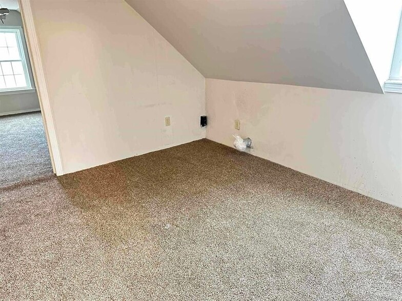 Building Photo - 20 Spring