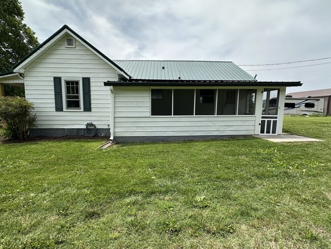 Building Photo - IMMACULATE, completely remodeled, one leve...