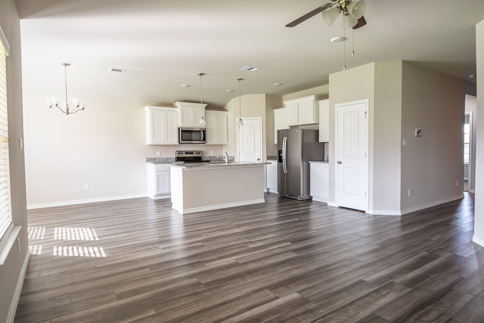 Building Photo - Beautiful 3 Bed/2 Bath Smart Home! Available for Immediate Move in!
