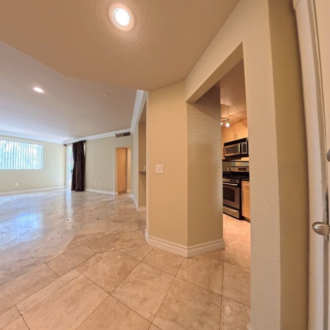 Building Photo - 220 E Flamingo Rd