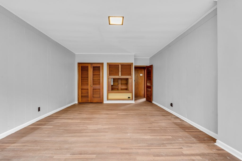 Building Photo - 905 8th Ave N