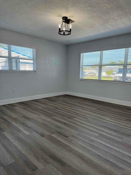 Building Photo - 9147 Reed Dr