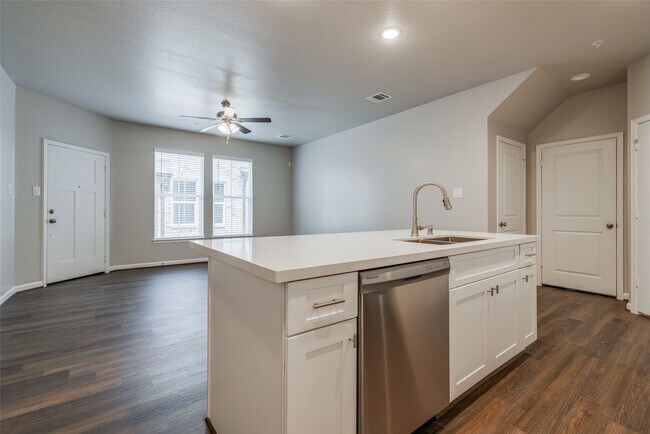 Building Photo - 123 Pk Pl Cir