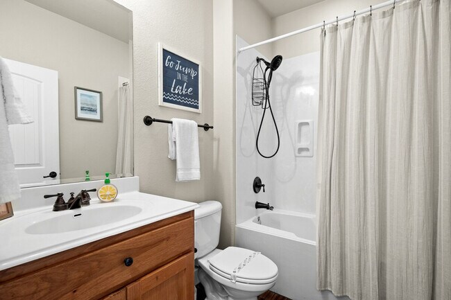 Building Photo - 18004 Edgewood Way