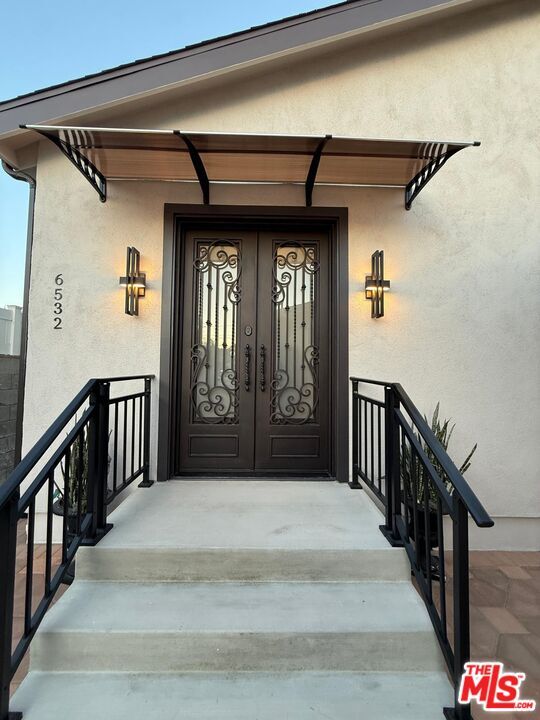 Building Photo - 6530 Varna Ave