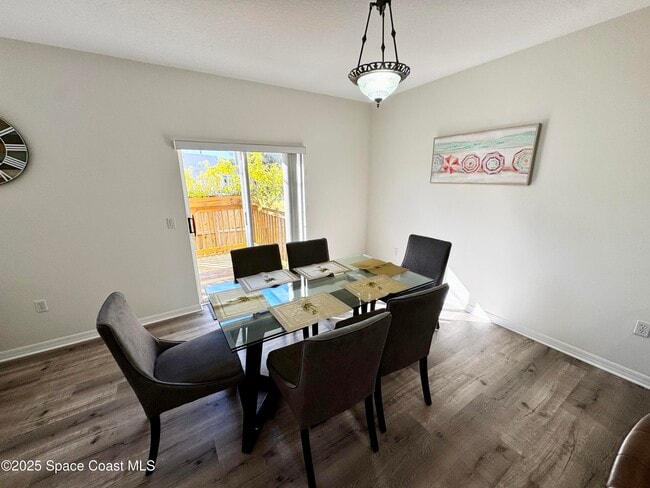 Building Photo - 121 Majestic Bay Ave