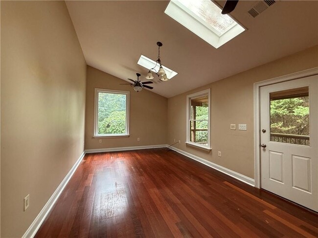 Building Photo - 1505 Hillcrest Dr