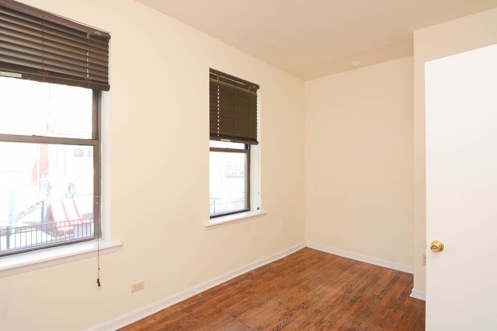 Building Photo - 3145 W Medill Ave