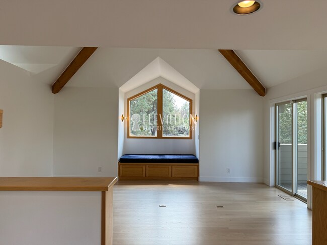 Building Photo - 5BR / 3.5BA Forest Retreat in NW Bend with ADU included