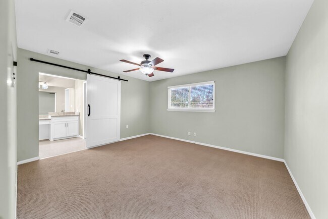 Building Photo - 115 Heather Ln