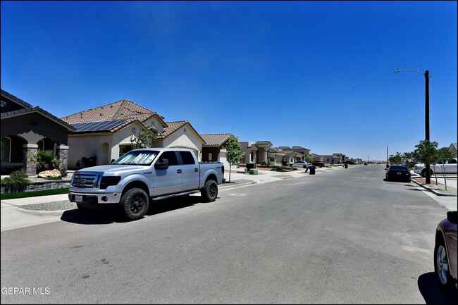 Building Photo - 13868 Paseo Perlas Dr