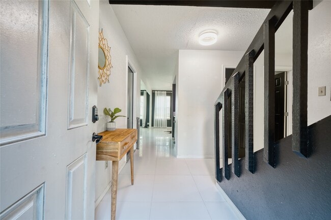 Building Photo - 10127 Fernstone Ln