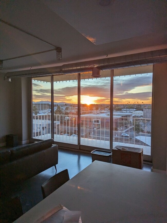Building Photo - Executive Towers Condo Available for Rent!