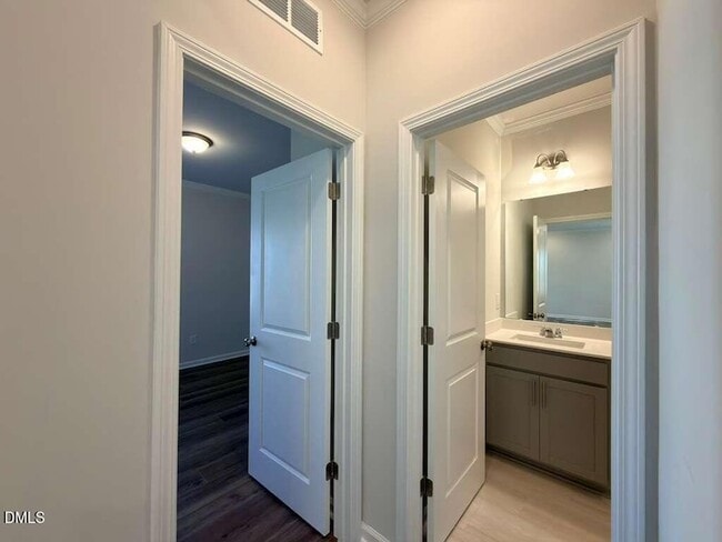 Building Photo - 2008 English Saddle Ln