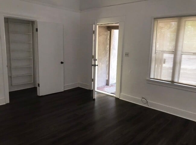 Building Photo - 3bd 2 ba home, great location