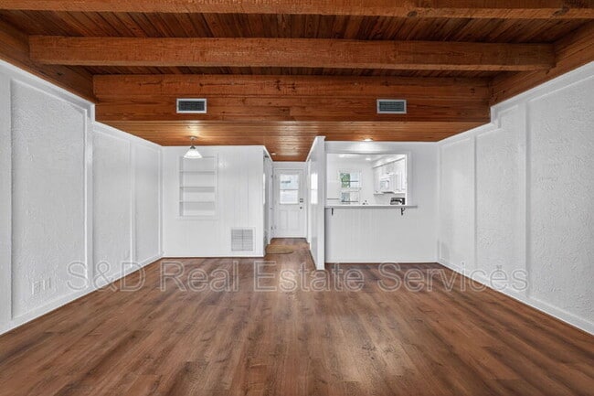 Building Photo - 2219 9th St SE