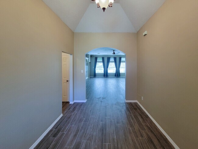 Building Photo - 18511 Falcon Crest Dr