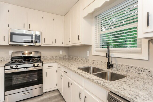 Building Photo - 7030 Steel Wood Dr NW