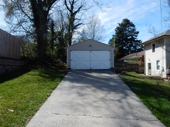 Building Photo - Grandin Court Foursquare convenient to SW ...