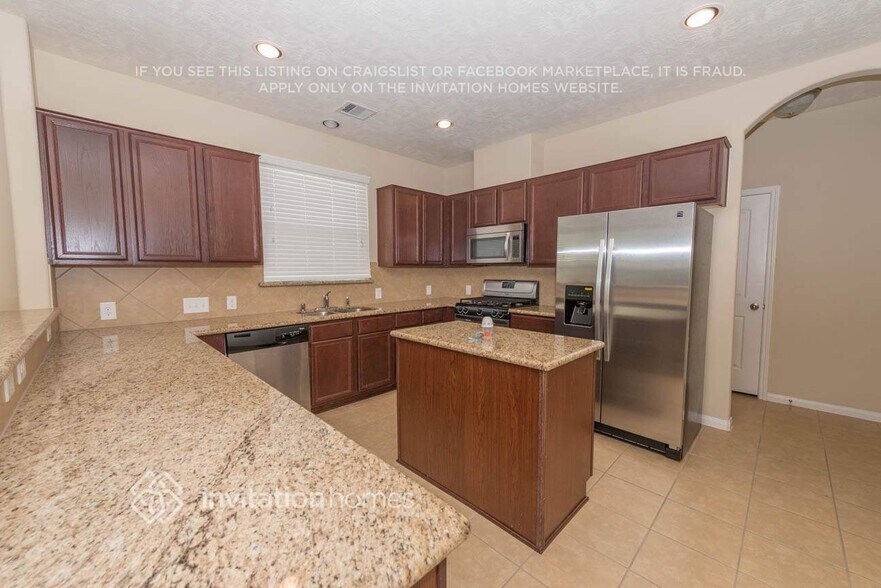 Building Photo - 30706 Basil Trace Dr