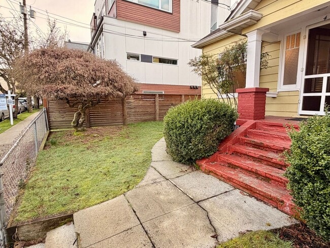 Building Photo - FORD DUPLEX