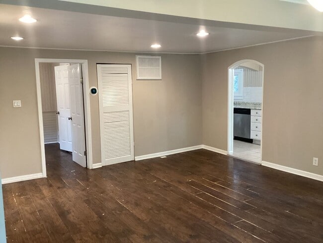 Building Photo - 7002 N Ralston Ave