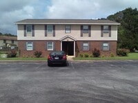 Building Photo - Coming Soon!   2 Bedroom, 1 Bath Downstairs Apartment