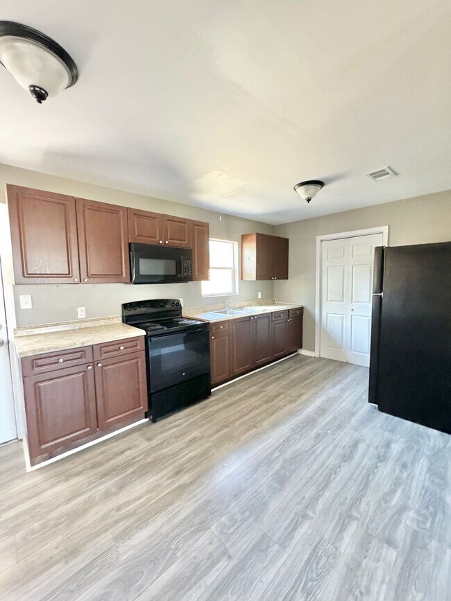 Building Photo - AVAILABLE SOON!