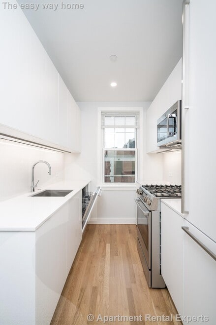 Building Photo - 17 Forest St