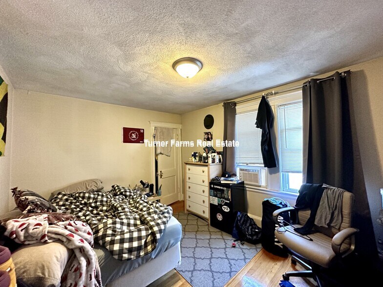 Building Photo - 56 Gordon St