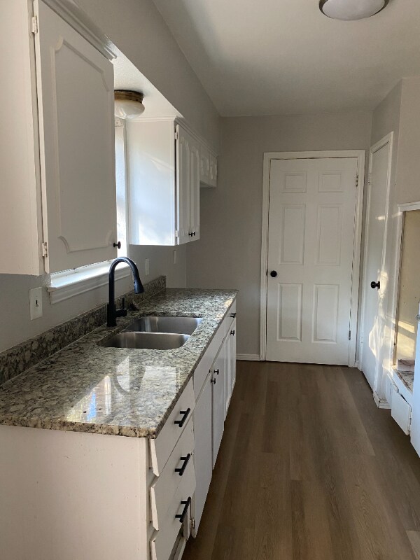 Building Photo - 10430 Checota Dr