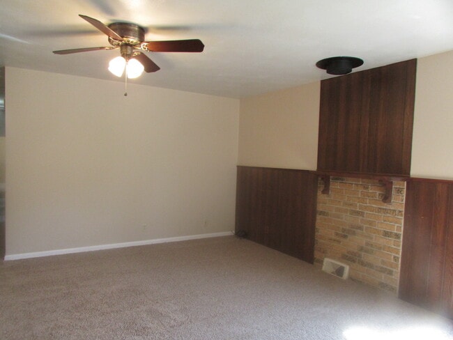 Building Photo - 3 BED | 2 BATH | CARPORT | WEST RAPID