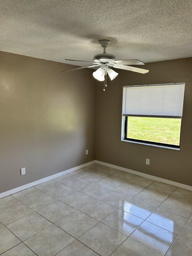 Building Photo - 342 S Wimbrow Dr