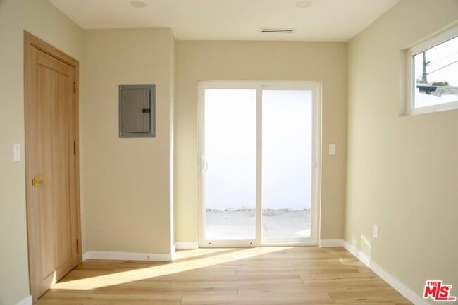 Building Photo - 8235 Alcove Ave