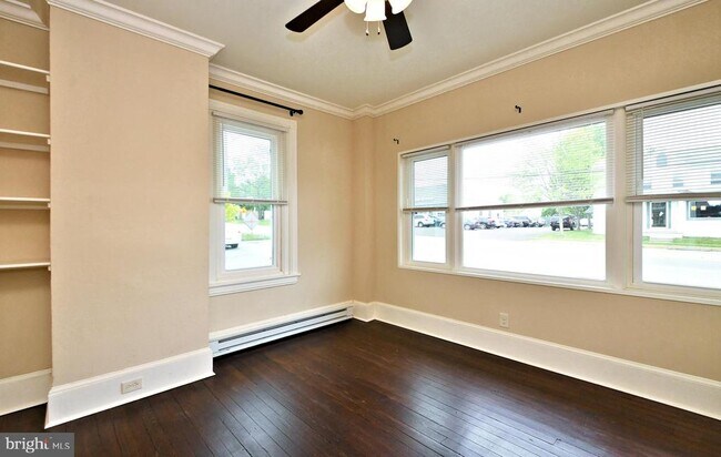 Building Photo - 3232 Ridge Pike