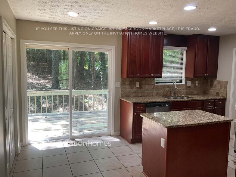 Building Photo - 2320 Tapanzee Ln