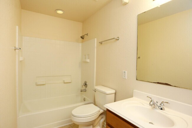 Building Photo - 422 New Hope Ln