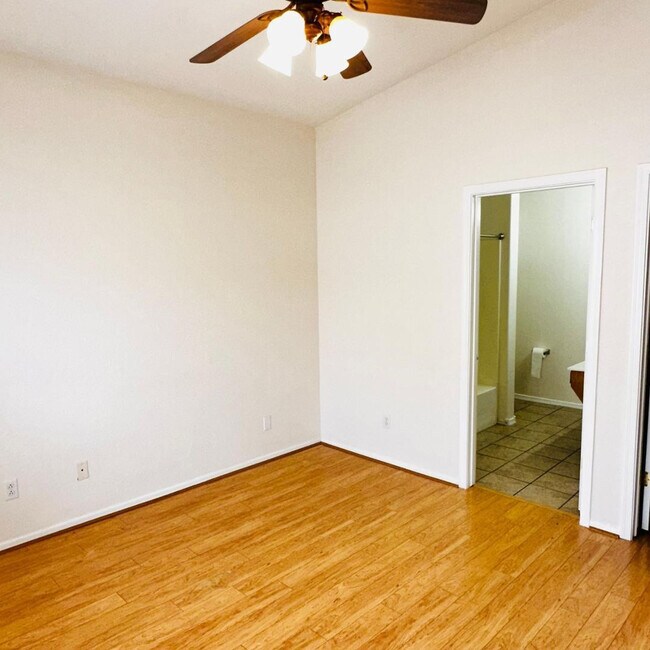 Building Photo - 949 S Racine Ln