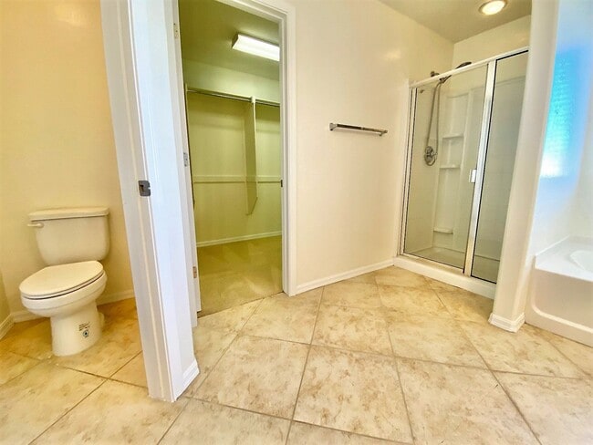 Building Photo - BEAUTIFUL 3 BEDROOM HOME WITH LOFT LOCATED...