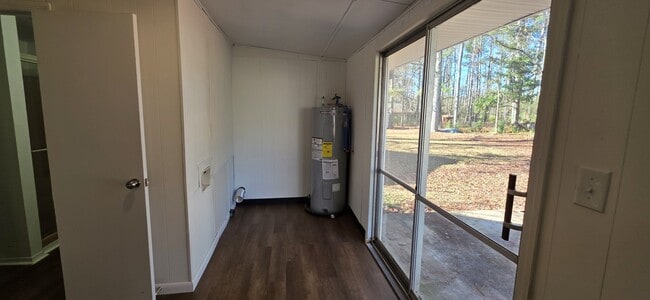 Building Photo - 1607 Warnke Rd NW