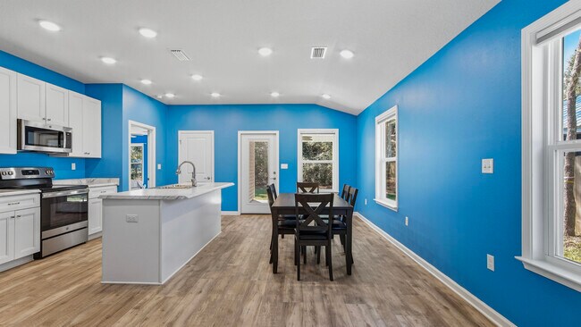 Building Photo - 1249 Martin Rd