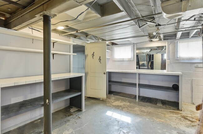 Building Photo - 1608 S 55th St