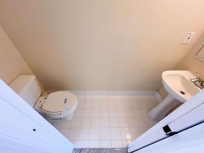 Building Photo - 861 Summit Lake Dr