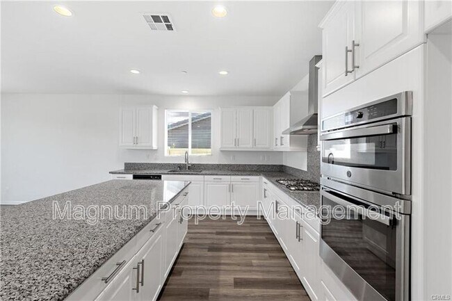 Building Photo - 2112 Saratoga Dr