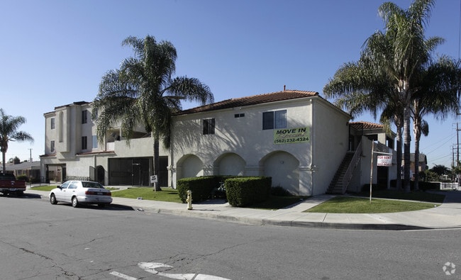 Primary Photo - Valencia Terrace Apartments