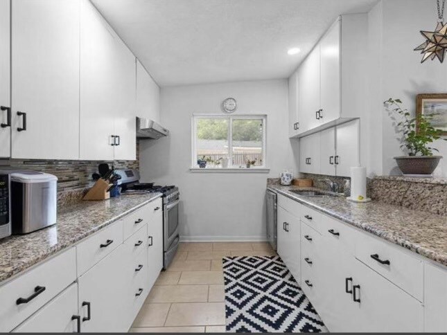 Building Photo - 5736 Wedgmont Cir N