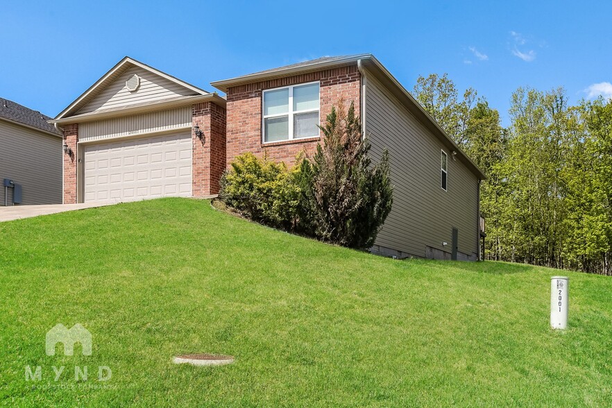 Building Photo - 2001 Honeycomb St