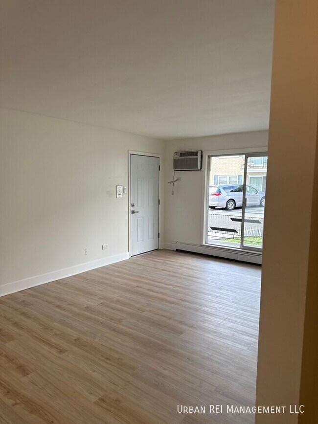 Building Photo - 17385 70th Ave